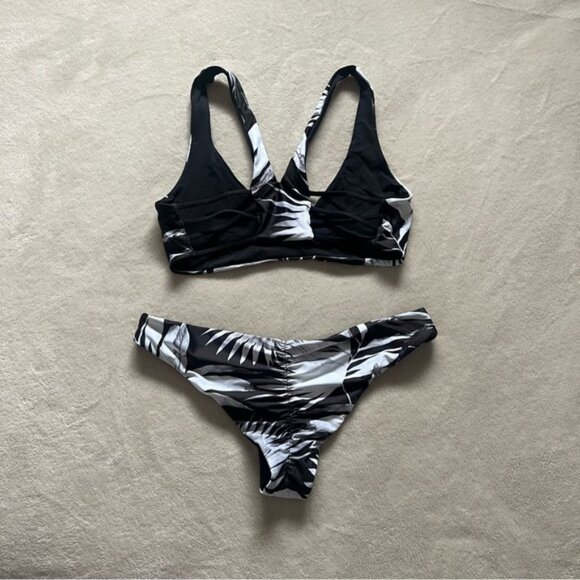 L space bikini - Picture 2 of 4